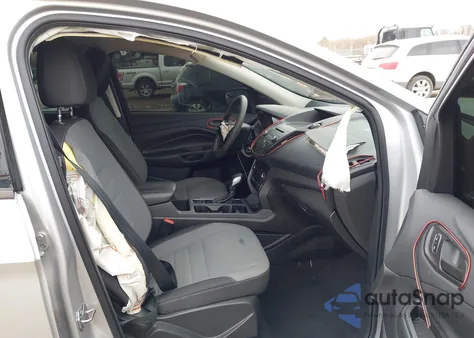 2017 Ford Escape S z USA, uszkodzony, nr VIN 1FMCU0F77HUD19501